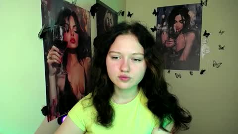 Snapshot of _foxy_lady chatting on 18, 9, 2025 Alice online show from 18, 9, 2025