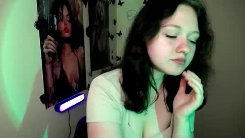 Snapshot of _foxy_lady chatting on 11, 10, 2025 Alice online show from 11, 10, 2025