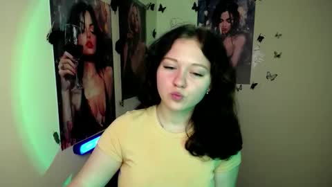 Snapshot of _foxy_lady chatting on 13, 10, 2025 Alice online show from 13, 10, 2025