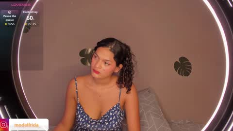 Snapshot of _frida_1 chatting on 4, 10, 2025 Frida online show from 4, 10, 2025