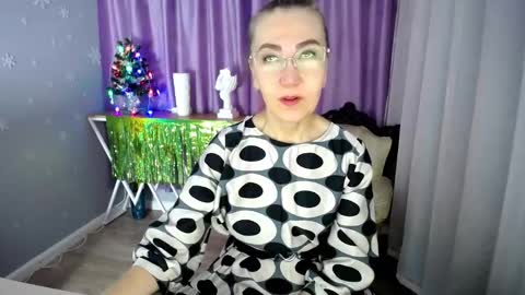 _greybunny_ online show from 2, 1, 2025