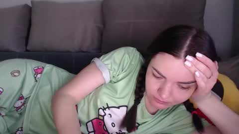 Snapshot of _hidden_frommymoom_ chatting on 28, 2, 2026 Criss4u online show from 28, 2, 2026