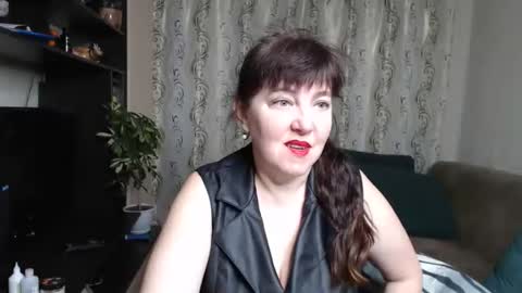 Snapshot of _illusion_ chatting on 14, 10, 2025 Illusion online show from 14, 10, 2025