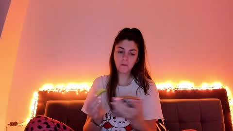 _just_a_simple_girl online show from 22, 1, 2025