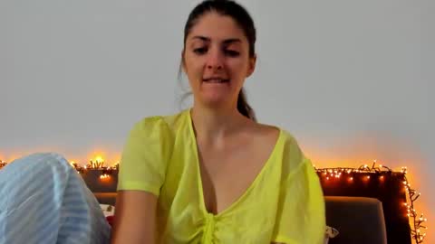 _just_a_simple_girl online show from 16, 10, 2025