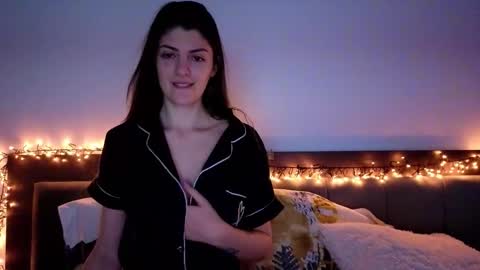 _just_a_simple_girl online show from 6, 2, 2026