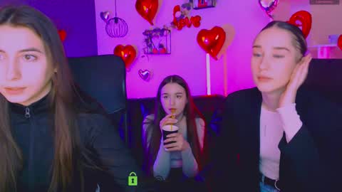 _kellykitten_ online show from 4, 3, 2026