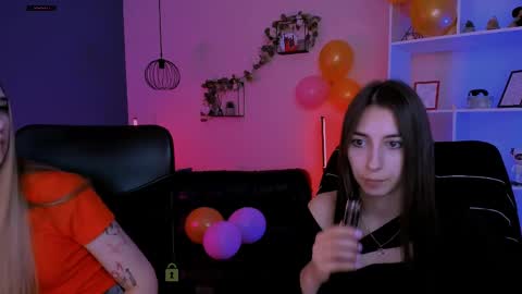 _kellykitten_ online show from 2, 4, 2026