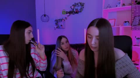 _kellykitten_ online show from 6, 4, 2026