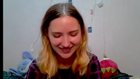 _kikiclark_ online show from 4, 10, 2025