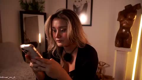 Snapshot of _lady_di chatting on 10, 7, 2026 Not on OF Some stuff for sale online show from 10, 7, 2026