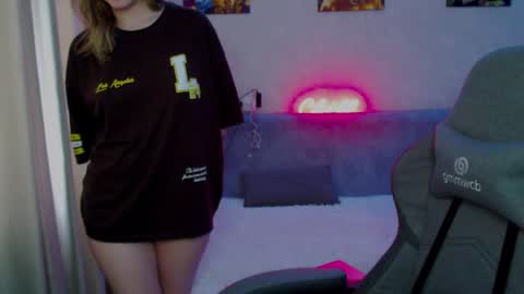 _lalune_ online show from 11, 1, 2025