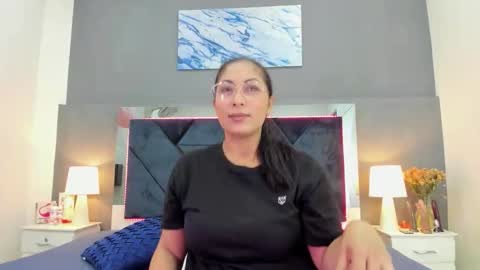 Lauralove online show from 21, 10, 2025