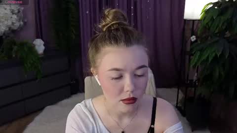 _liilcrystal_ online show from 25, 6, 2026