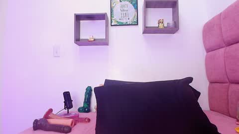 Lorrayne online show from 25, 1, 2025