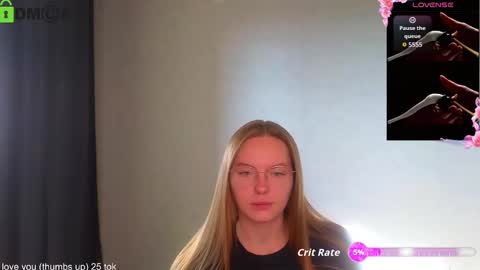 Welcome guys  Pleasure to see you all here  My name is Lysafeta and MichaelaTip menu is active Private is open  online show from 19, 9, 2025