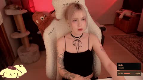 Snapshot of _meowmiko__ chatting on 8, 2, 2025 miko3 online show from 8, 2, 2025