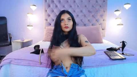 Snapshot of _mia___x chatting on 10, 10, 2025 Mia online show from 10, 10, 2025