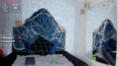 Snapshot of _mia_milf_ chatting on 9, 10, 2025 _mia_milf_ online show from 9, 10, 2025