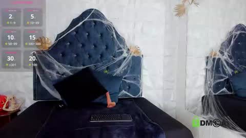 Snapshot of _mia_milf_ chatting on 10, 10, 2025 _mia_milf_ online show from 10, 10, 2025