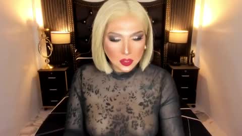 _natashacooper_ online show from 15, 4, 2026