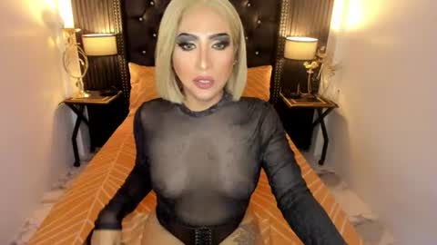 _natashacooper_ online show from 17, 6, 2026