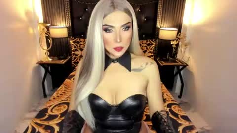 _natashacooper_ online show from 25, 6, 2026