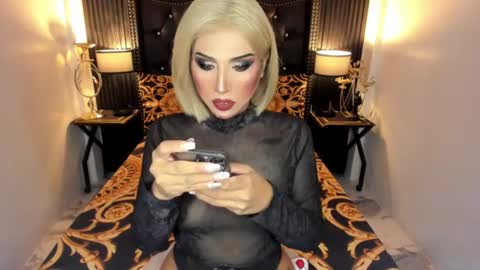 _natashacooper_ online show from 30, 6, 2026