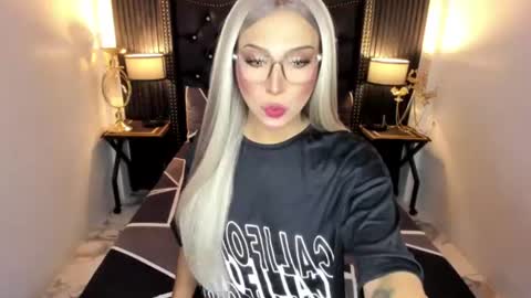 _natashacooper_ online show from 23, 7, 2026