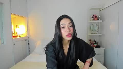 independent model natha online show from 12, 9, 2025