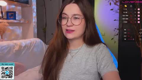 Mia with a big heart  online show from 24, 10, 2025