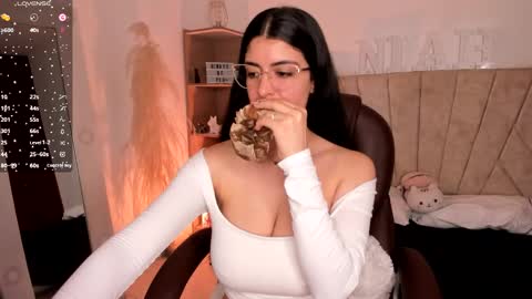 Niah  You can call me Ni or cutie haha online show from 4, 3, 2025