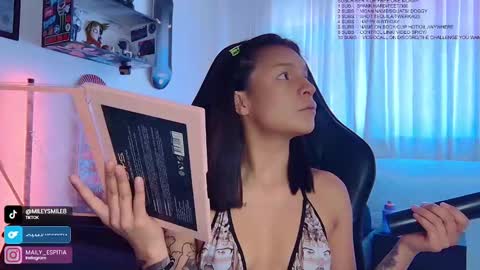 Mai   MODEL INDEPENT  online show from 21, 1, 2025