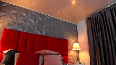 _nicoletteshea_ online show from 25, 1, 2025