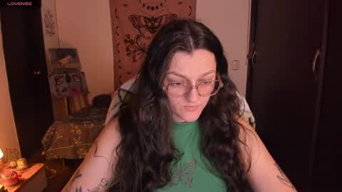 Snapshot of _peach__ chatting on 21, 6, 2026 violeta ig online show from 21, 6, 2026