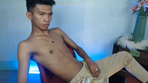 Snapshot of _rellvanxx chatting on 5, 3, 2025 _rellvanxx online show from 5, 3, 2025
