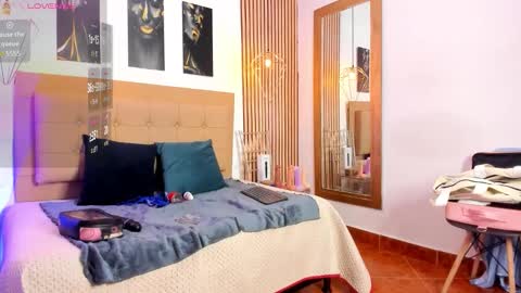 SAMANTHA FOX online show from 16, 9, 2025