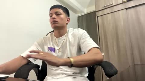 Juan Pablo-independent model online show from 13, 2, 2025