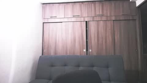 Juan Pablo-independent model online show from 14, 9, 2025