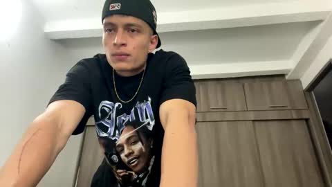 Juan Pablo-independent model online show from 16, 9, 2025