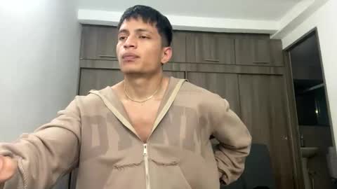 Juan Pablo-independent model online show from 3, 2, 2026