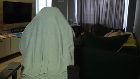 OLIVERpvt is open online show from 25, 2, 2026