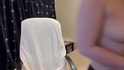 Snapshot of _vallylove chatting on 2, 3, 2025 _vallylove online show from 2, 3, 2025