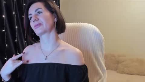 Snapshot of _vallylove chatting on 4, 3, 2025 _vallylove online show from 4, 3, 2025