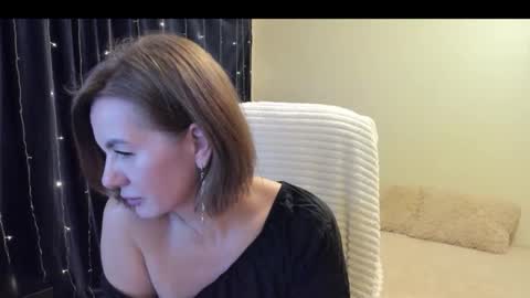 Snapshot of _vallylove chatting on 2, 10, 2025 _vallylove online show from 2, 10, 2025