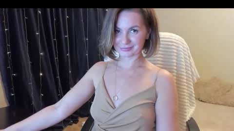 Snapshot of _vallylove chatting on 8, 10, 2025 _vallylove online show from 8, 10, 2025