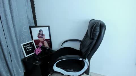 Snapshot of _vicky_sweet chatting on 4, 12, 2025 Vicky online show from 4, 12, 2025