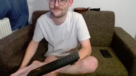 _whoisthatguy_ online show from 15, 12, 2025