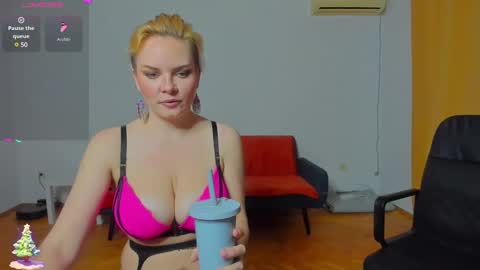 Snapshot of _yourpleasure_ chatting on 15, 12, 2024 Candice and Mark online show from 15, 12, 2024