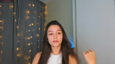 Snapshot of a_p_p_l_e chatting on 11, 12, 2024 Mila and Jess online show from 11, 12, 2024